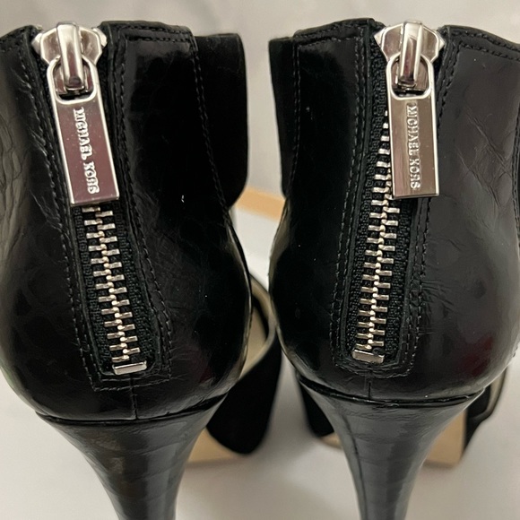 NWT Michael Kors black Suede open-toe heels - Picture 4 of 8